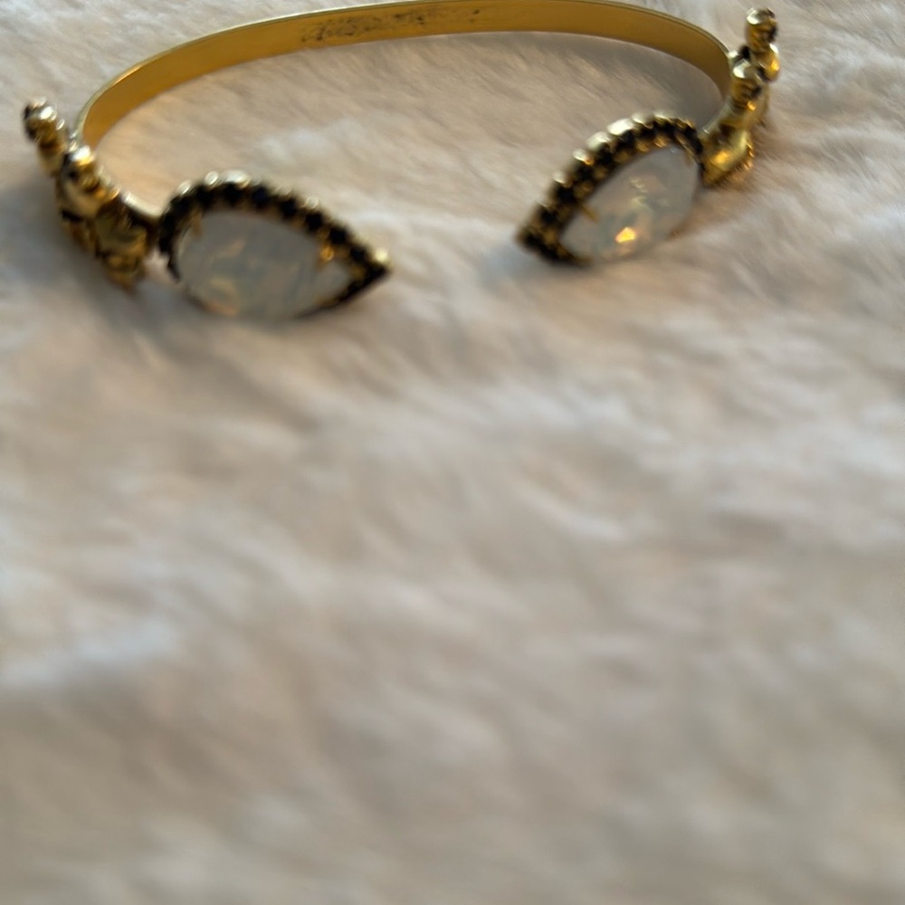 Elegant Gold and White Women's Bracelet
